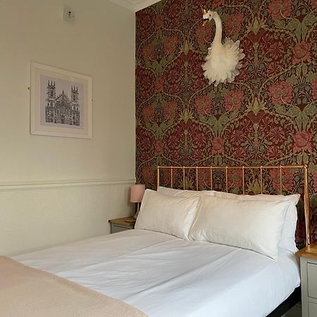 The Bishop And The Bison Bed & Breakfast York Room photo