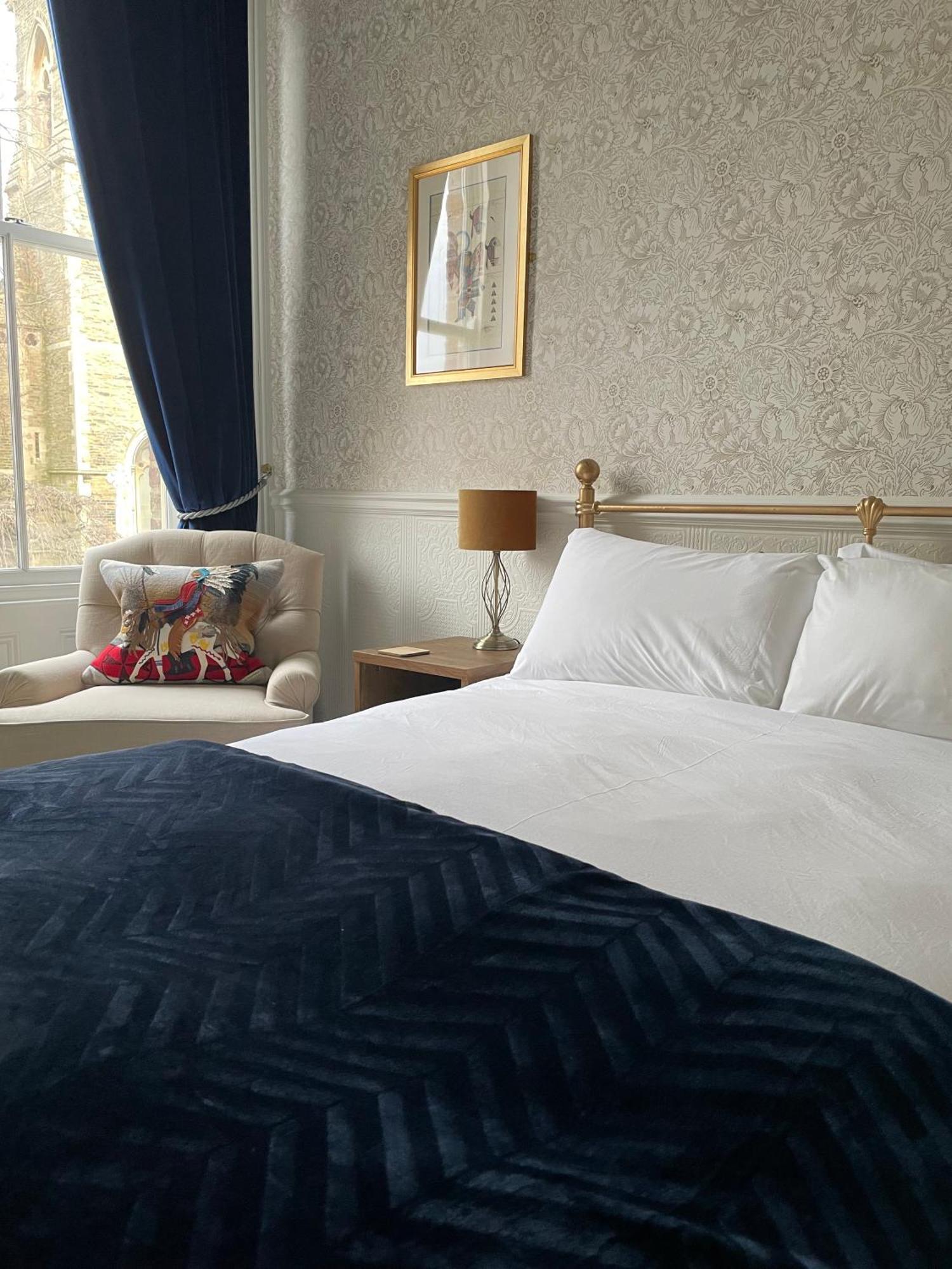 The Bishop And The Bison Bed & Breakfast York Room photo
