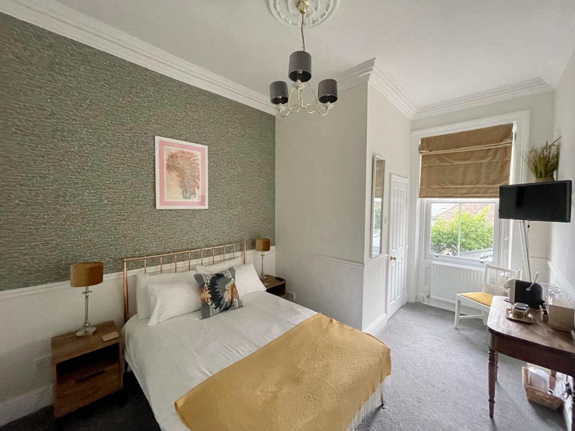 The Bishop And The Bison Bed & Breakfast York Room photo