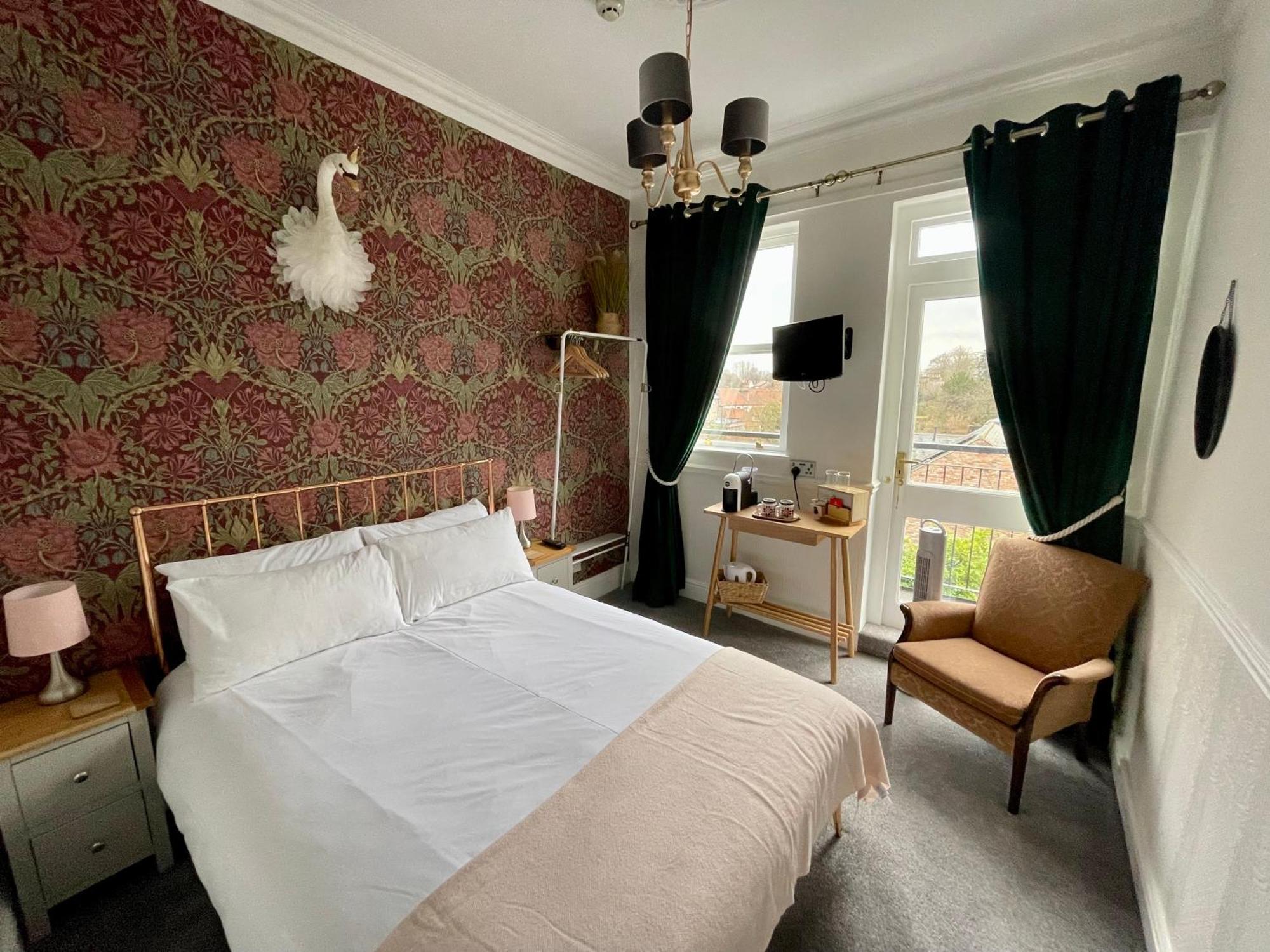 The Bishop And The Bison Bed & Breakfast York Room photo